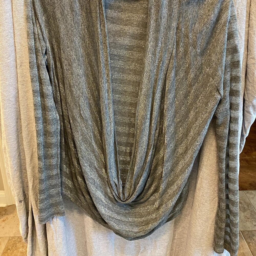 Splendid Womens long sleeve silver/gray striped cowl neck top, size Small (S) - Picture 8 of 9